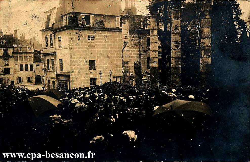 BESANÇON - St-Jean - Rue de la Convention - Procession religieuse - Souvenir du 7 avril 1910